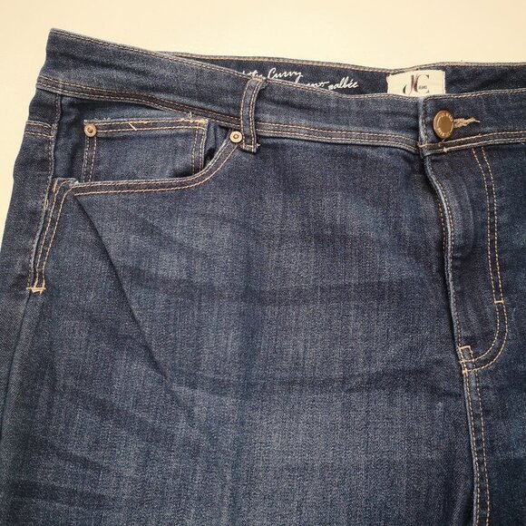 2/$30.00 - DC Jeans Lightly Curvy Medium Wash Ladies Blue Jeans - Picture 4 of 11